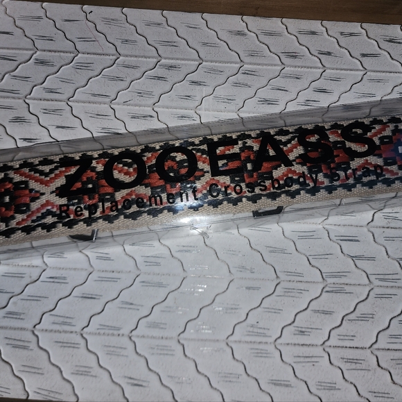 NWT ZOOEASS Nickel Buckles Wide Shoulder / Crossbody Strap - Picture 3 of 7